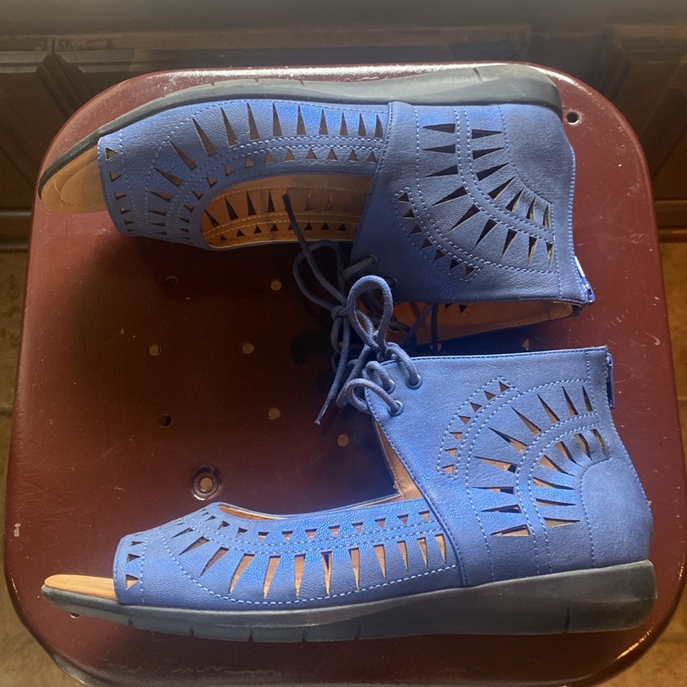 Comfortview. Women's Cutout Sandals - Navy. Size 10 - Picture 8 of 11